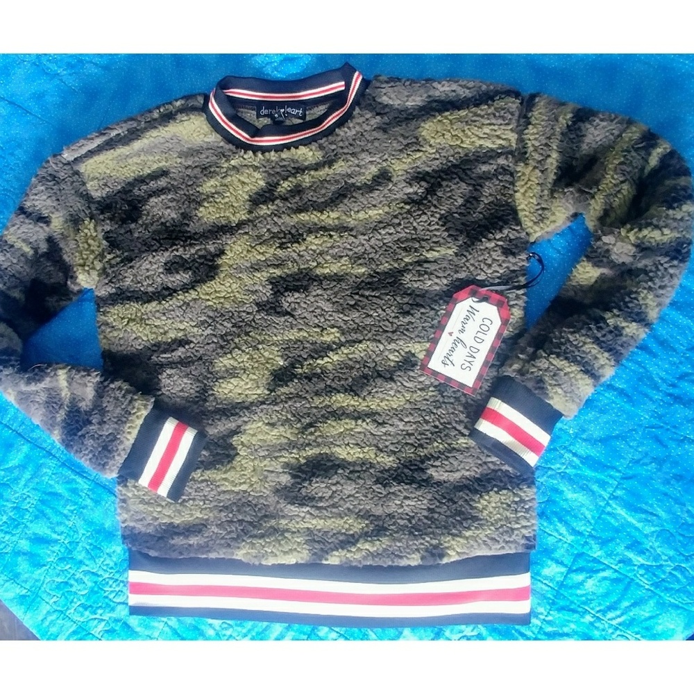 NWT Cozy Popcorn/Marshmellow Fuzzy Camo Sweater